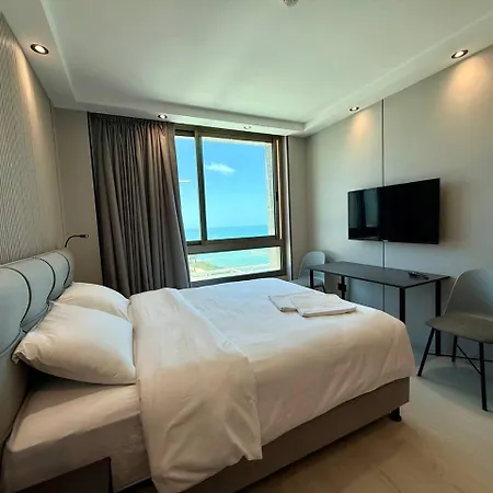 C Tower Apartments Netanya Exterior photo