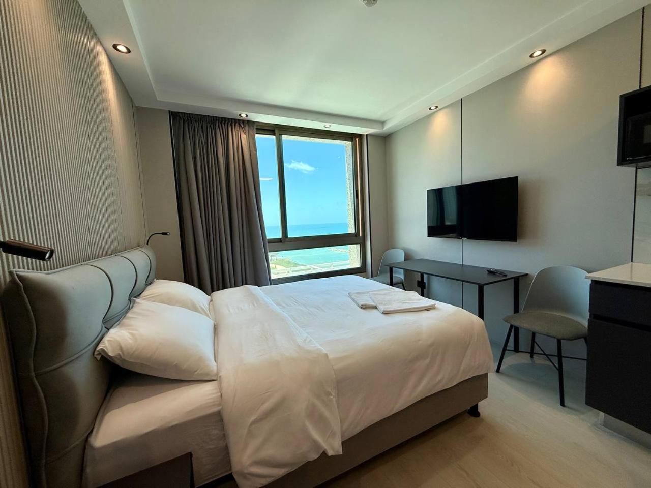 C Tower Apartment *